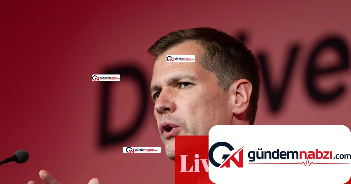 İngiltere'de Reform İngiltere partisi basın toplantısı düzenliyor