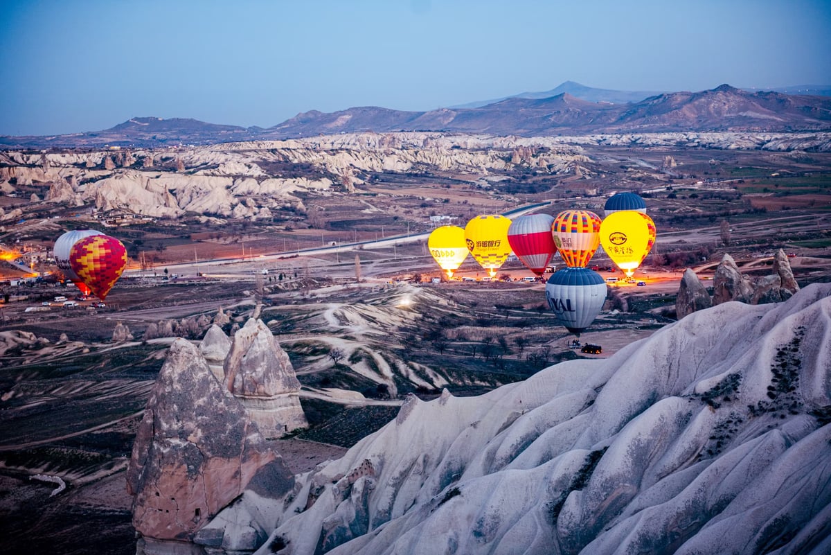 Nevşehir'de rüzgar nedeniyle balon turları ve festival ertelendi