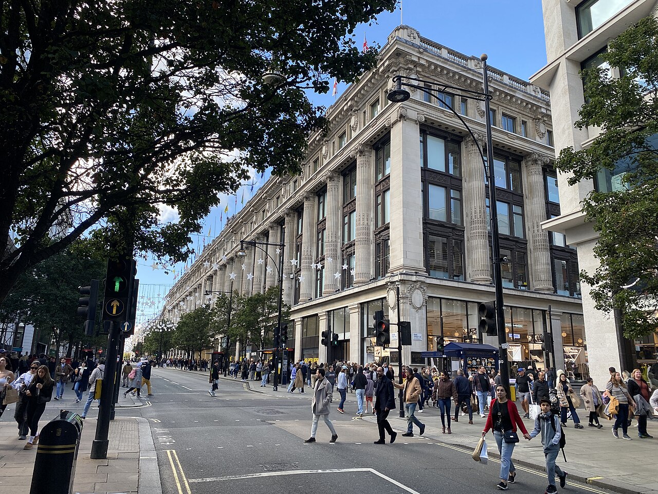 1886 markası Londra'nın Selfridges'inde yer aldı