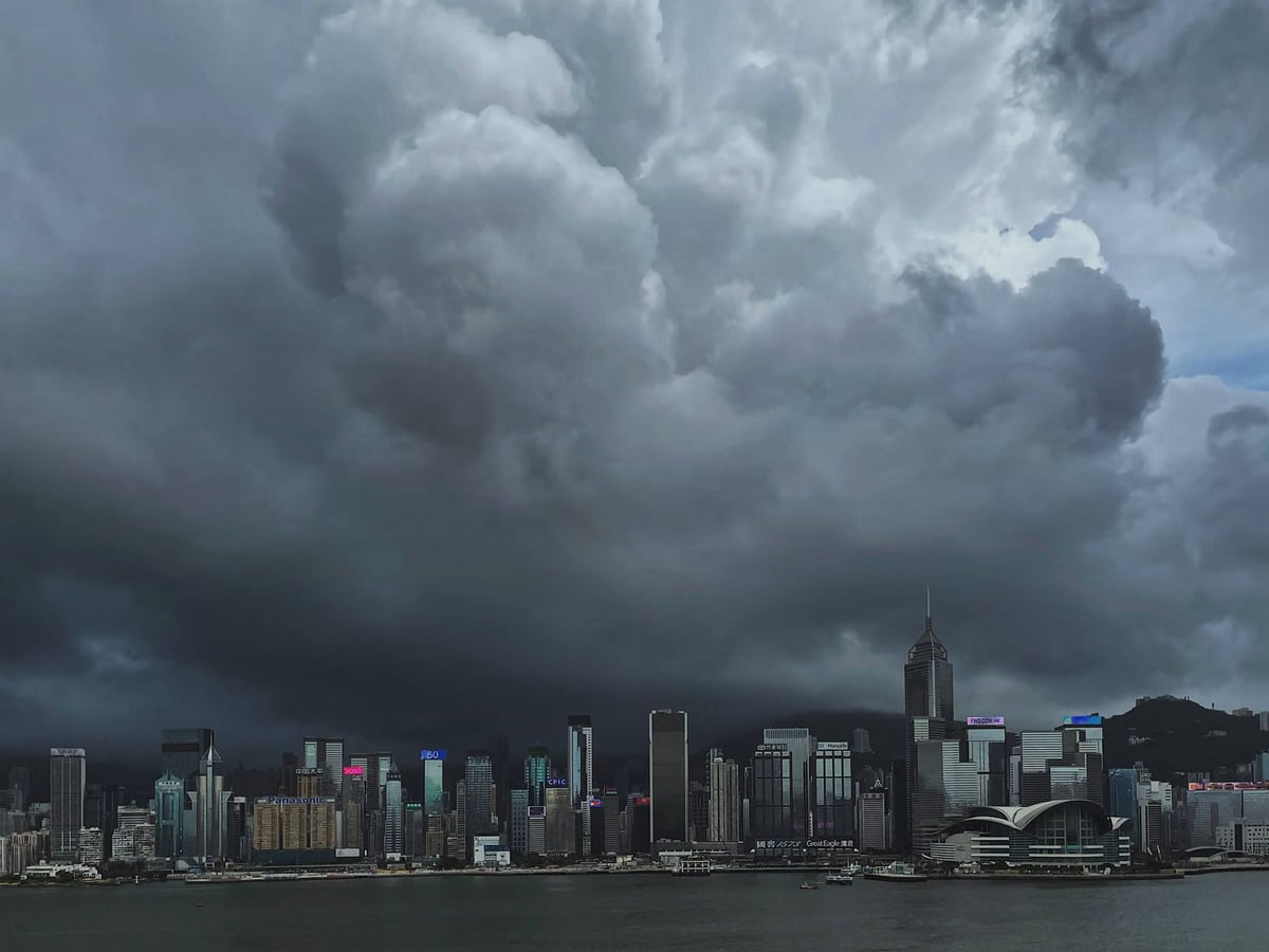 Hong Kong'da Noul Tayfunu uyarısı 3. seviyeye indirildi