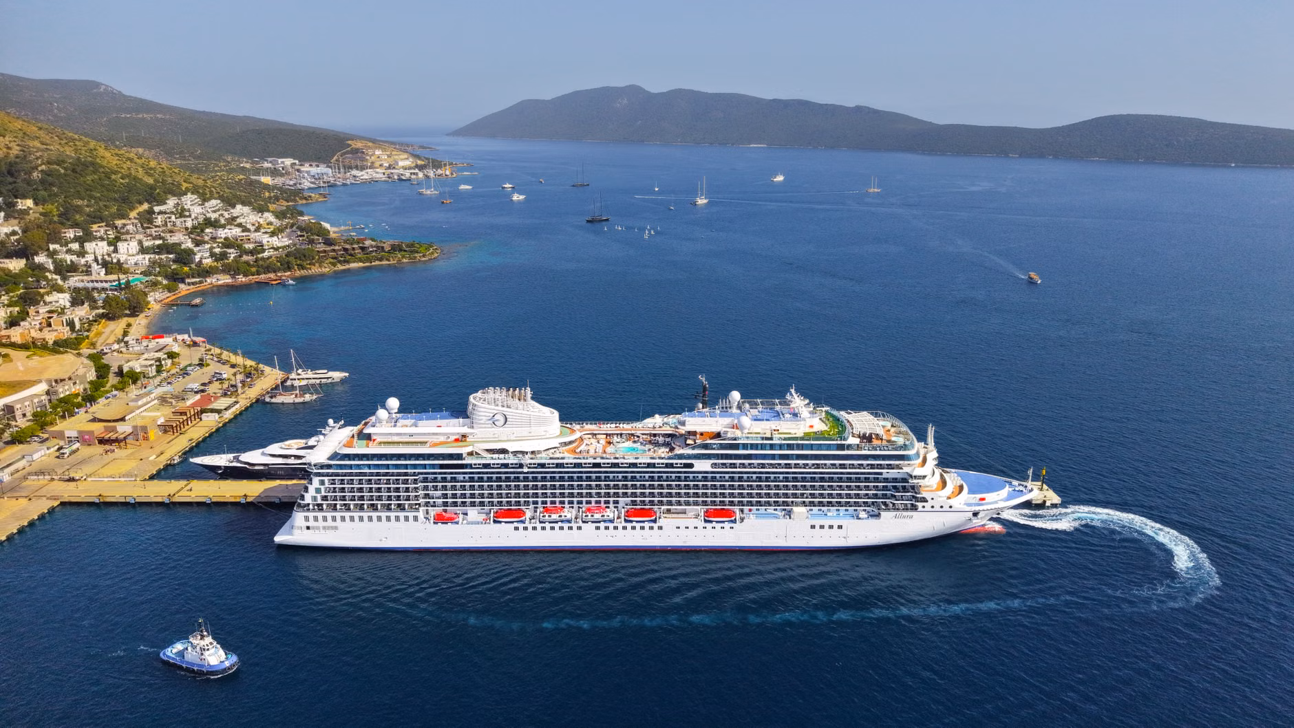 Malta bayraklı kruvaziyer Marmaris'e 2 bin 540 turist getirdi