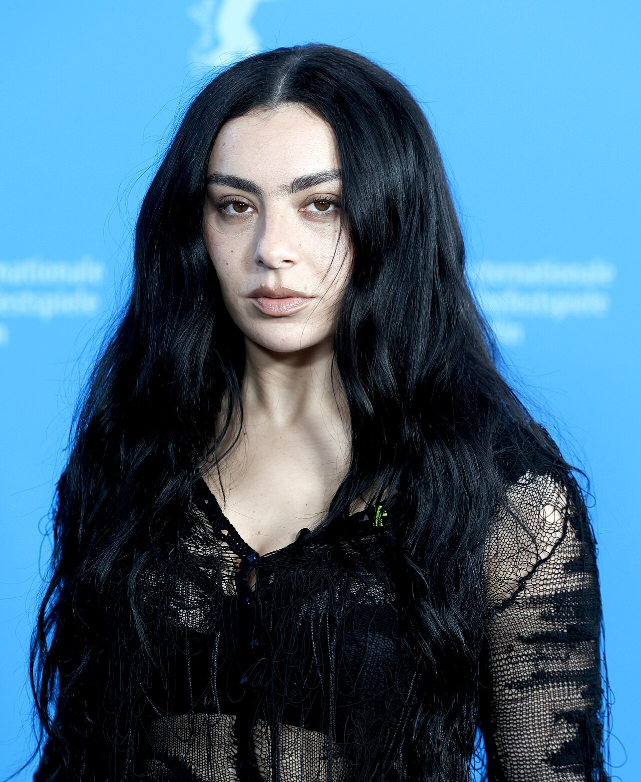 Charli XCX portresi galerinin koleksiyonuna eklendi