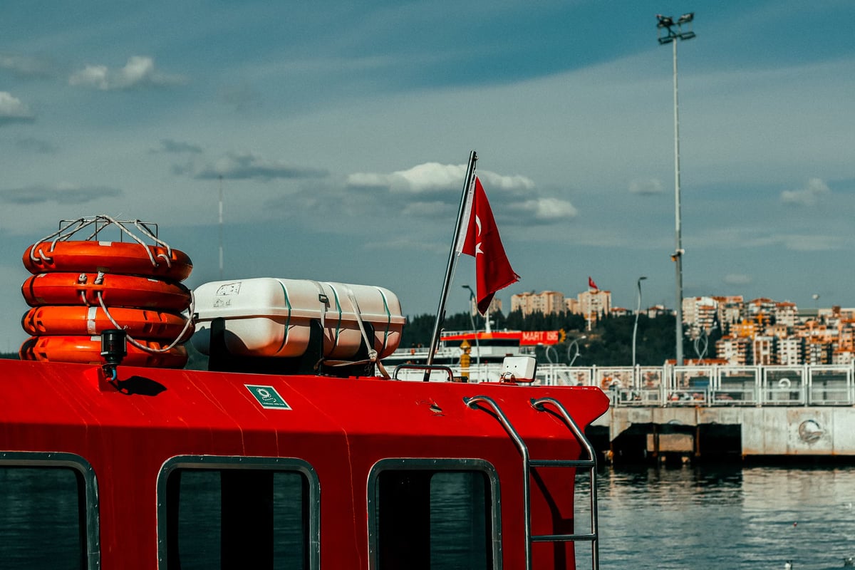 Elazığ'da batan kayıktaki 8 kişi kurtarıldı