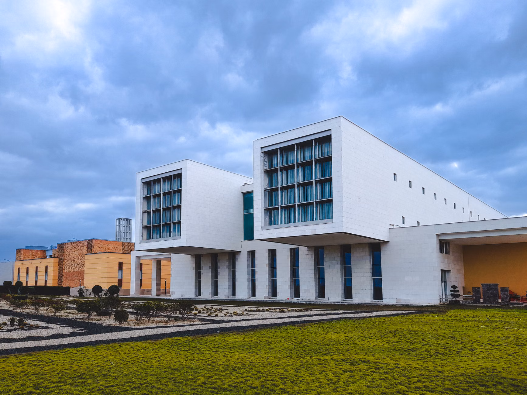 Cündî Şapur Dezful Endüstri Üniversitesi'ne yeni rektör
