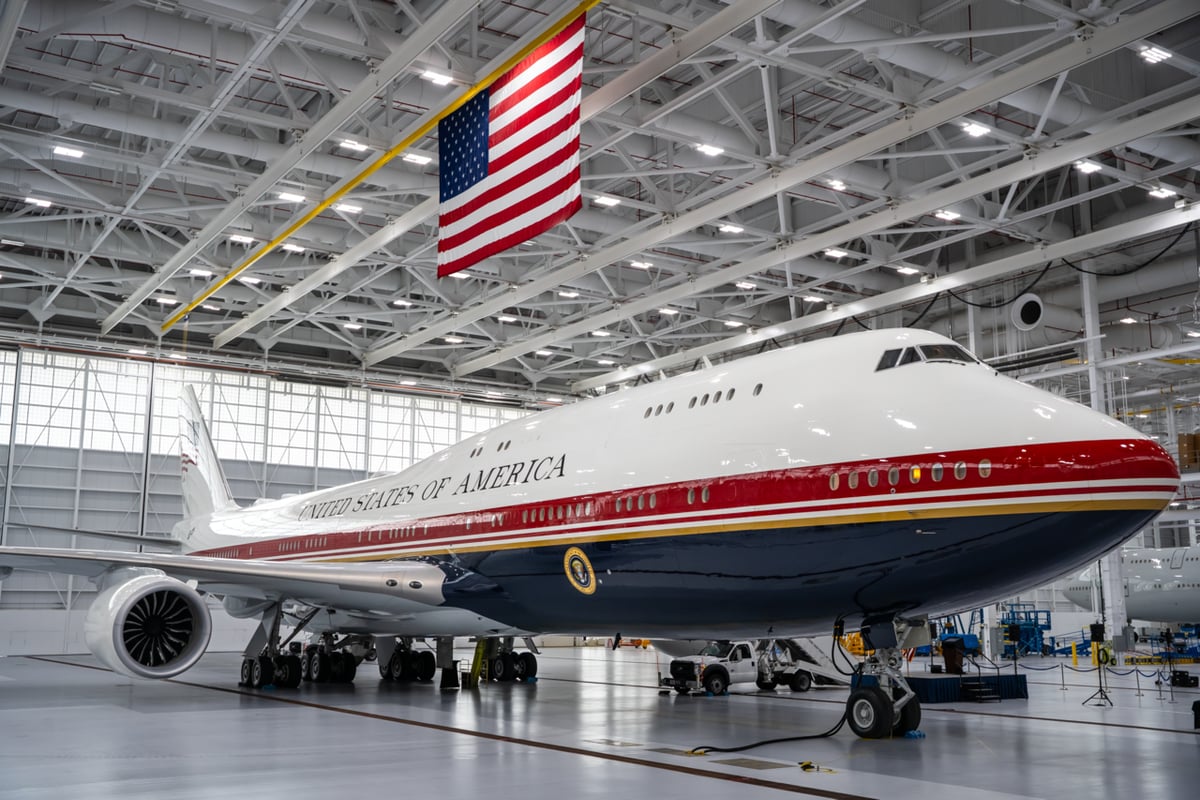 Trump tehdit nedeniyle eski Air Force One'a geçti