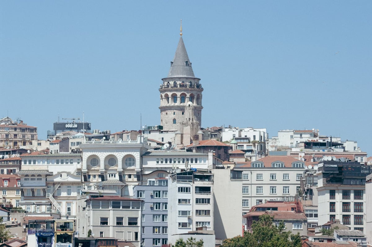 Ankara'nın Çubuk ilçesinde yangına itfaiye ekipleri müdahale ediyor