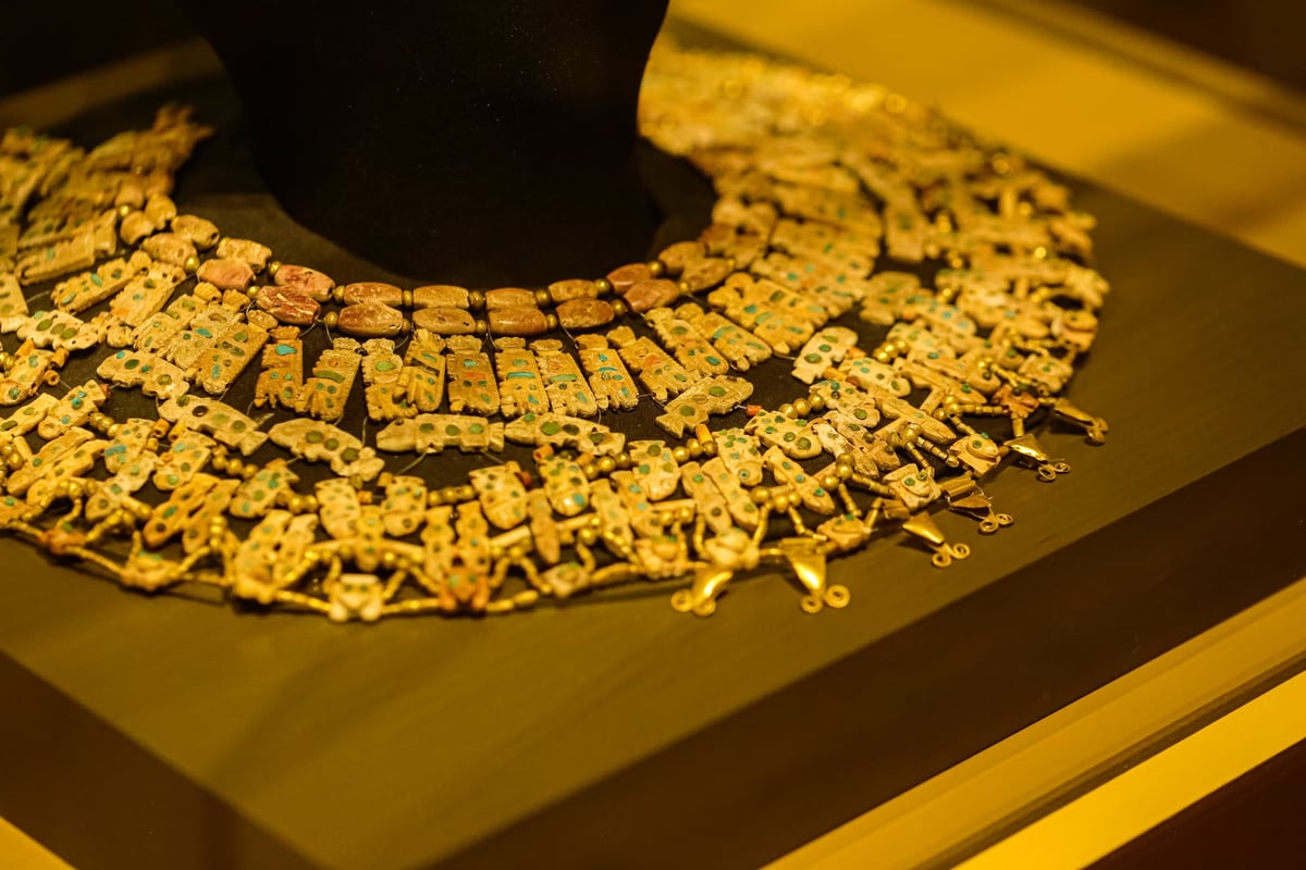 Fransa'da müzeden 2 bin 500 yıllık altın kolye çalındı