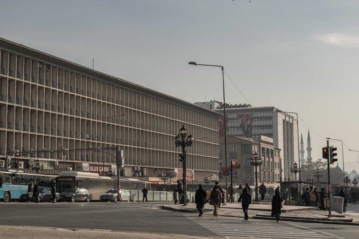 Ordu'da ağaca çarpan otomobilin sürücüsü yaşamını yitirdi
