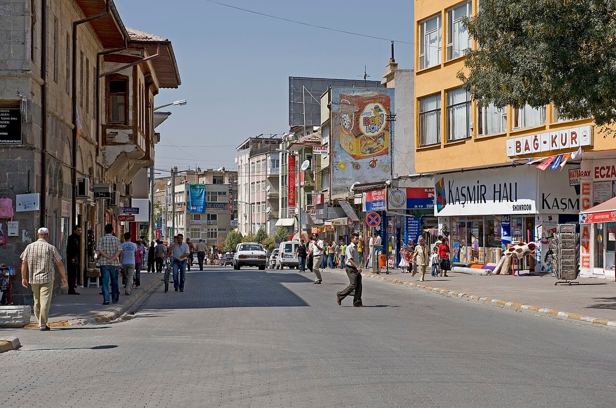 Karaman'da Uluslararası Türk dünyası şöleni sürüyor