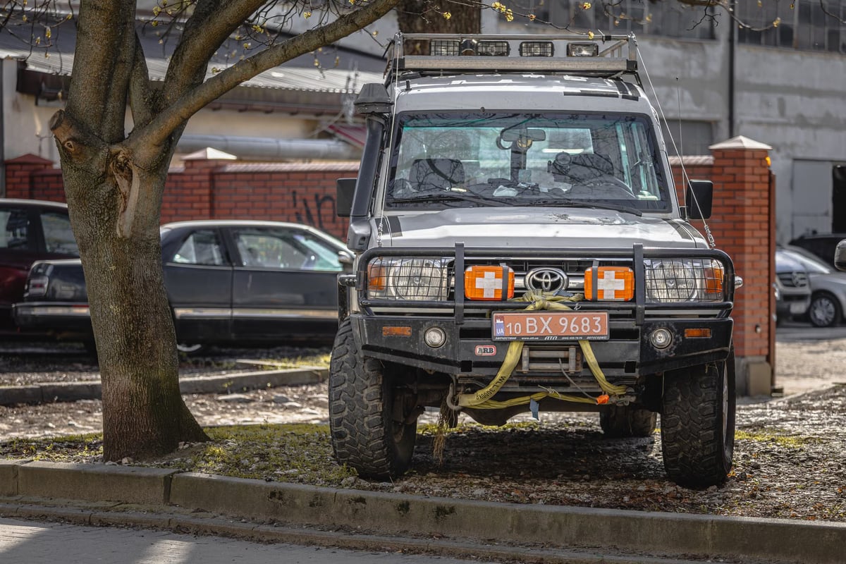 Toyota Land Cruiser 70 Serisi katlanır camıyla öne çıkıyor