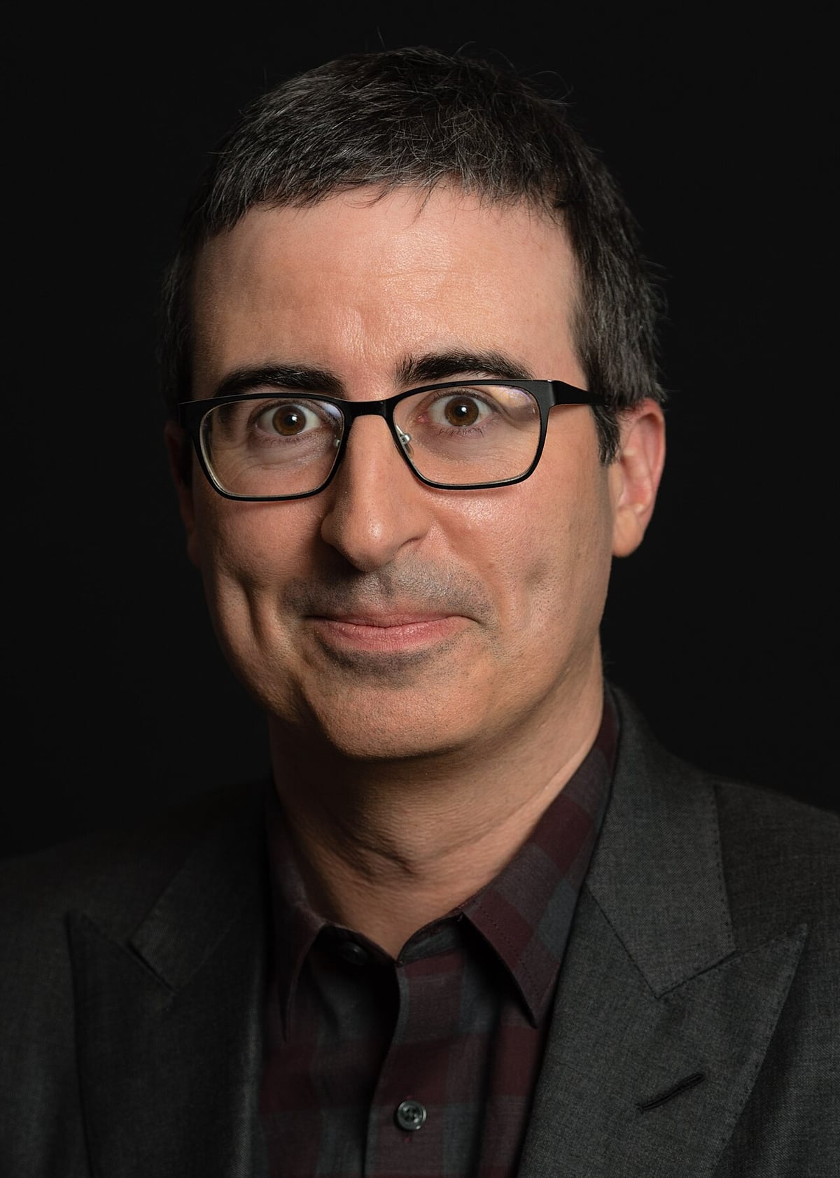 John Oliver Trump'ın kripto işlemlerini eleştirdi