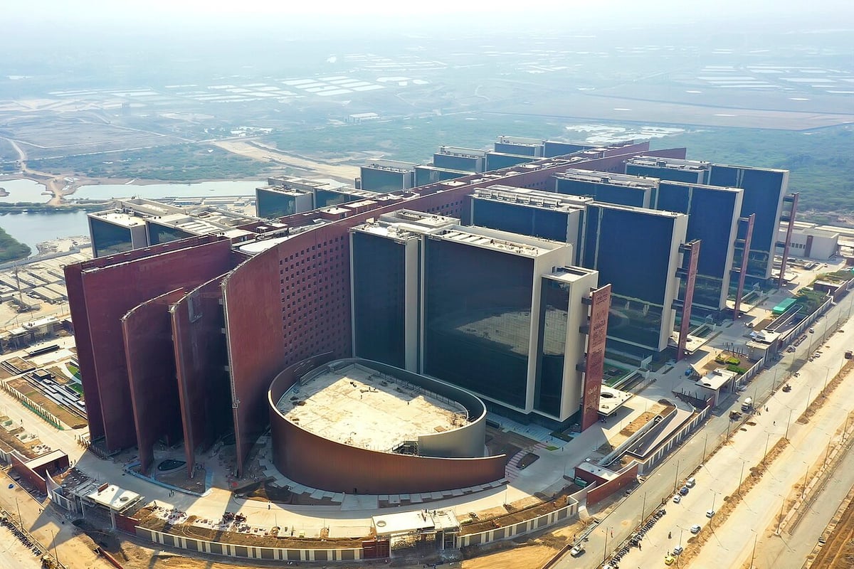 Surat Elmas Borsası Pentagon'u geçti