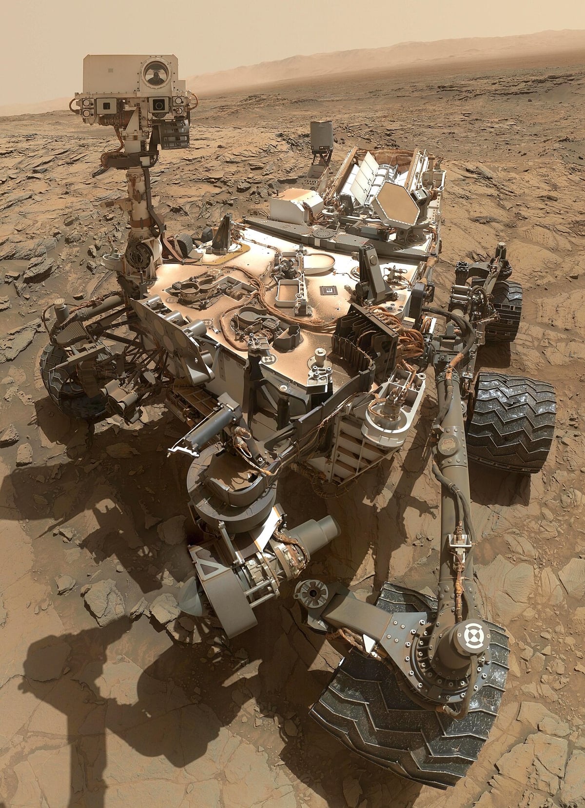 NASA'nın Curiosity aracı Mars'ta bal peteği desenleri buldu