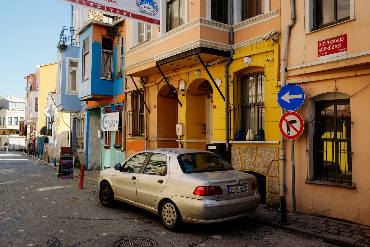 Kağıthane'de eski nişanlısıyla birlikte olan arkadaşını vurdu