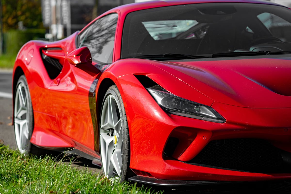 Ferrari, ilk elektrikli aracı Luce'yi müzayedeye çıkarıyor