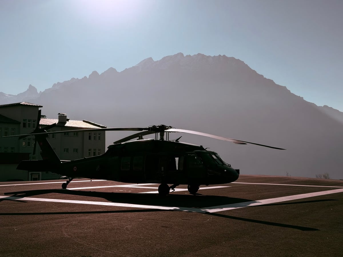 Şırnak'ta baygın kadın helikopterle kurtarıldı