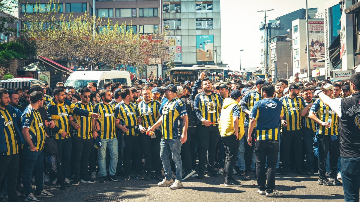 Fenerbahçe, Polonya'da Şampiyonlar Ligi için sahaya çıkıyor