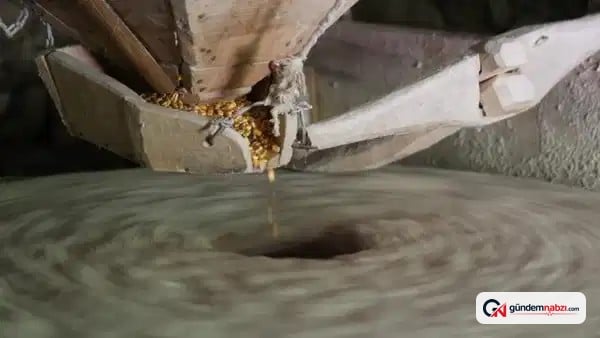 5 asırlık su değirmeni doğal üretime devam ediyor