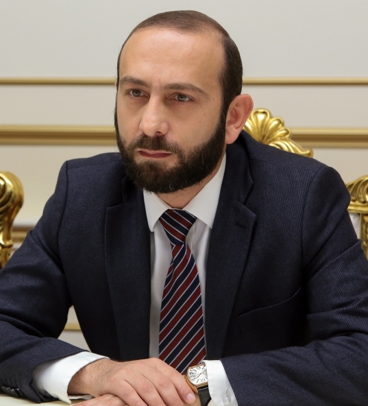 Ermenistan Dışişleri Bakanı Mirzoyan, İranlı konuğu Kanberi'yi ağırladı