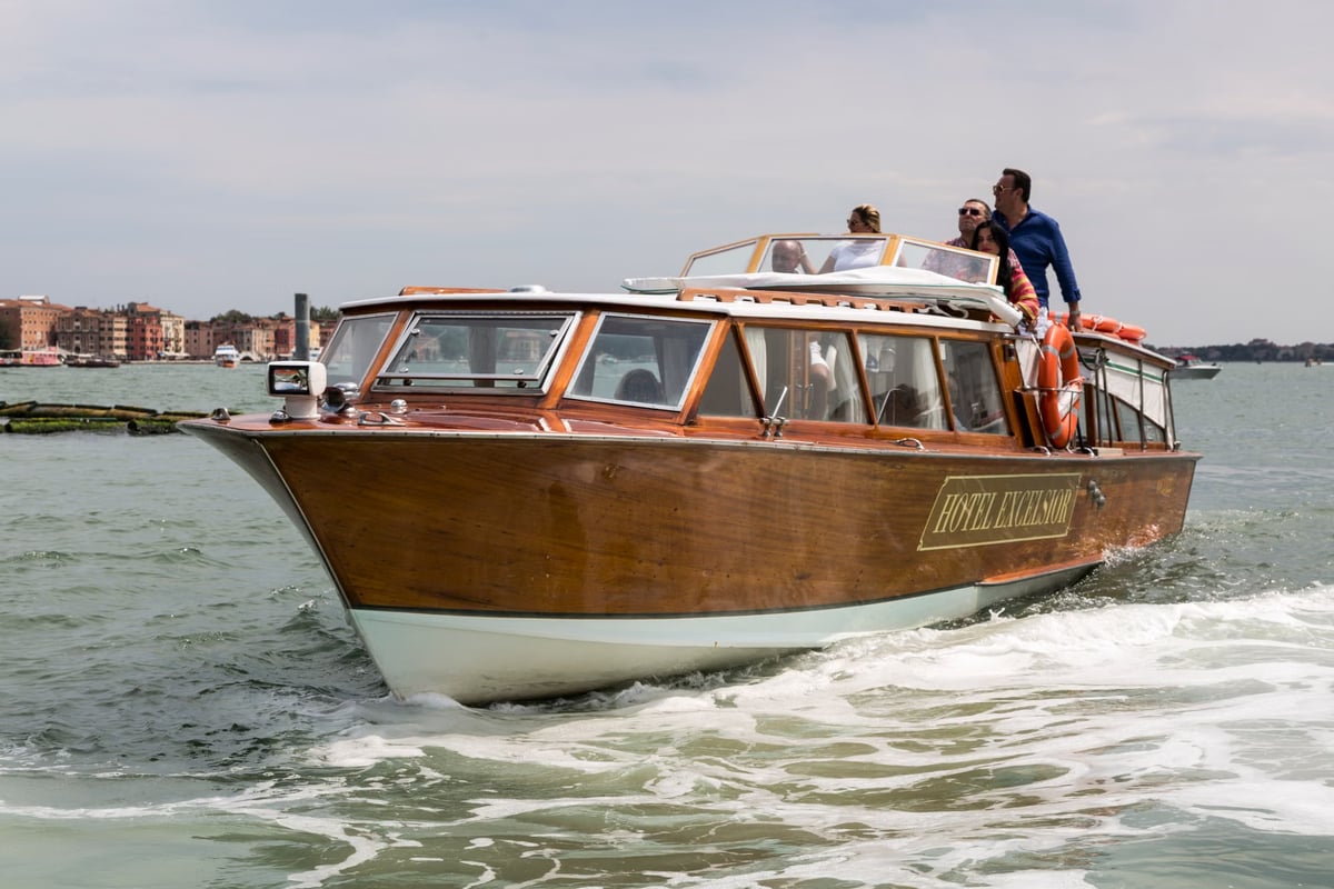Venezia, VIP taraftarlarını lüks teknelerle stadyuma taşıyacak