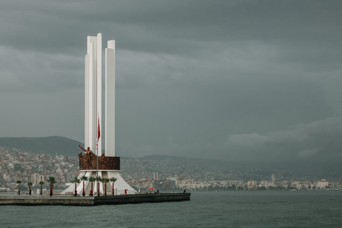 ADD İzmir şubeleri Lozan Antlaşması'nın 103. yılını kutladı