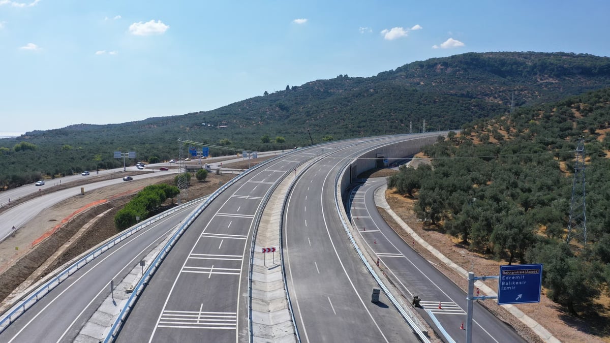 Kara yollarında yapım çalışmaları sürüyor