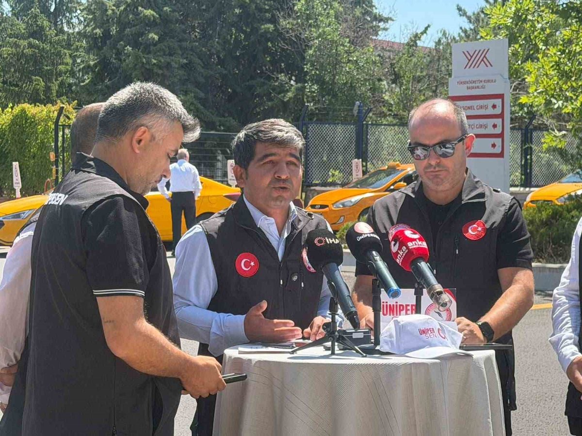 ÜNİPERSEN'den YÖK önünde tayin hakkı ve tazminat eylemi