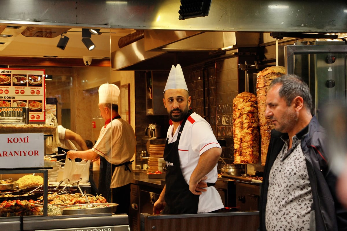 Antalya'da döner ustalarının 40 derece mesaisi