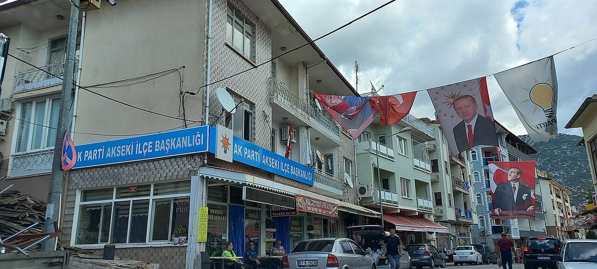 Ömer Çelik'ten Dervişoğlu'na 'vizyonsuzluk' yanıtı