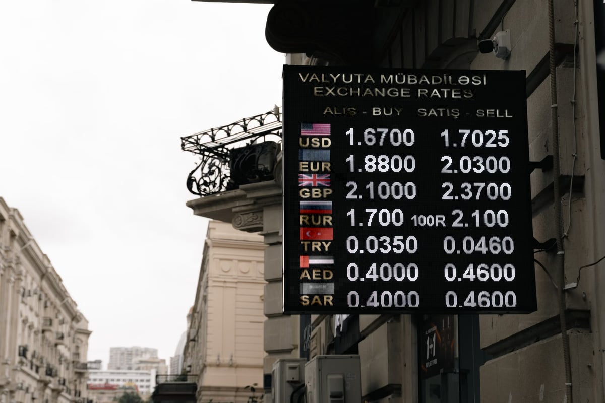 Rusya borsası açılışta geriledi, yuan yükseldi