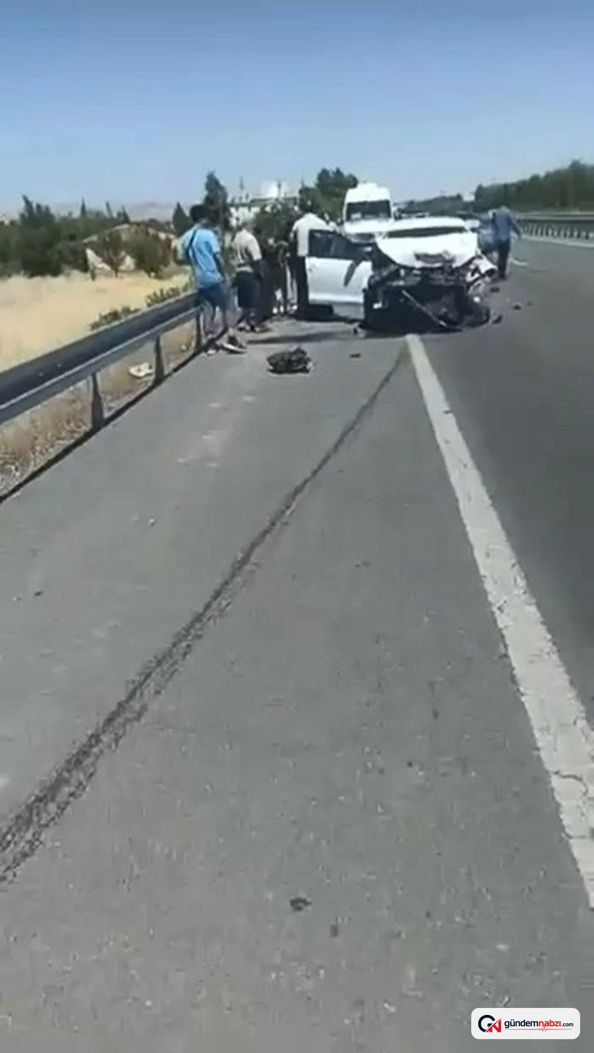 Elazığ'da otomobil traktöre arkadan çarptı: 1 yaralı