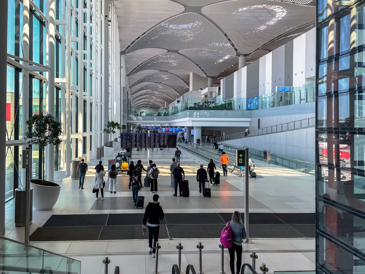 İstanbul Havalimanı'nda yakalanan kuryenin midesinden metamfetamin çıktı