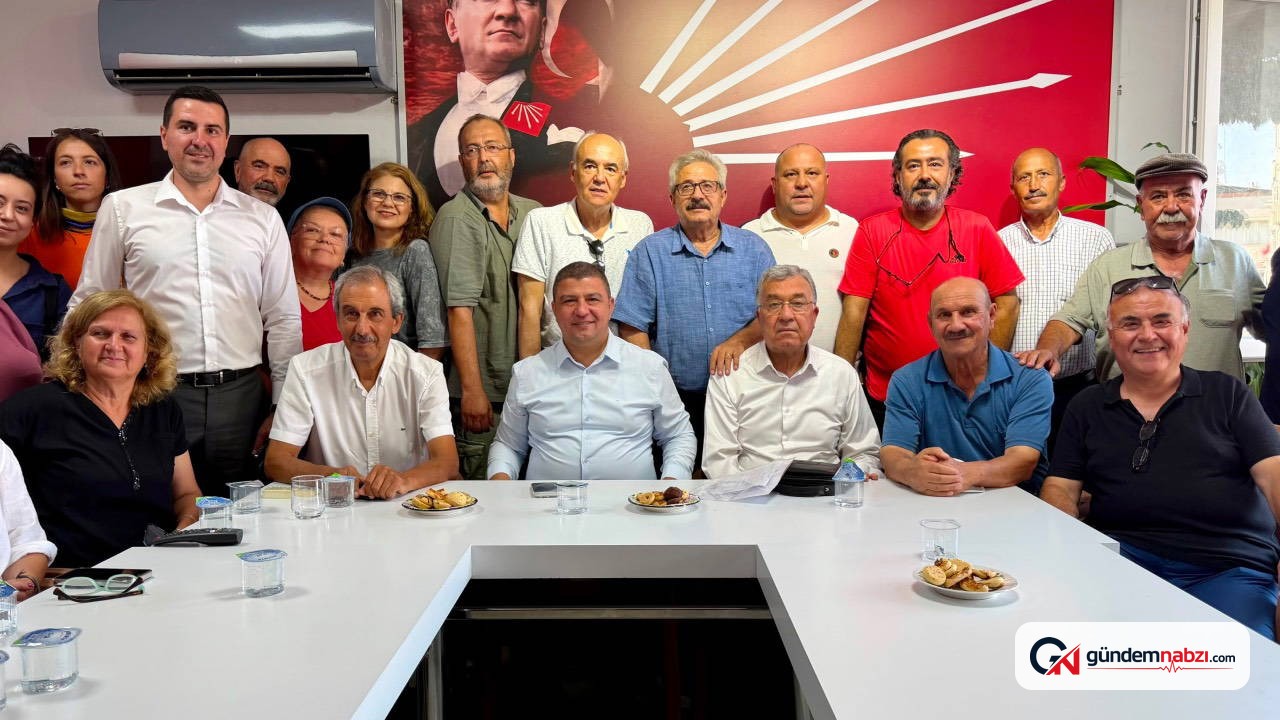 İzmir'de iki belediye başkanı CHP'den istifa etti