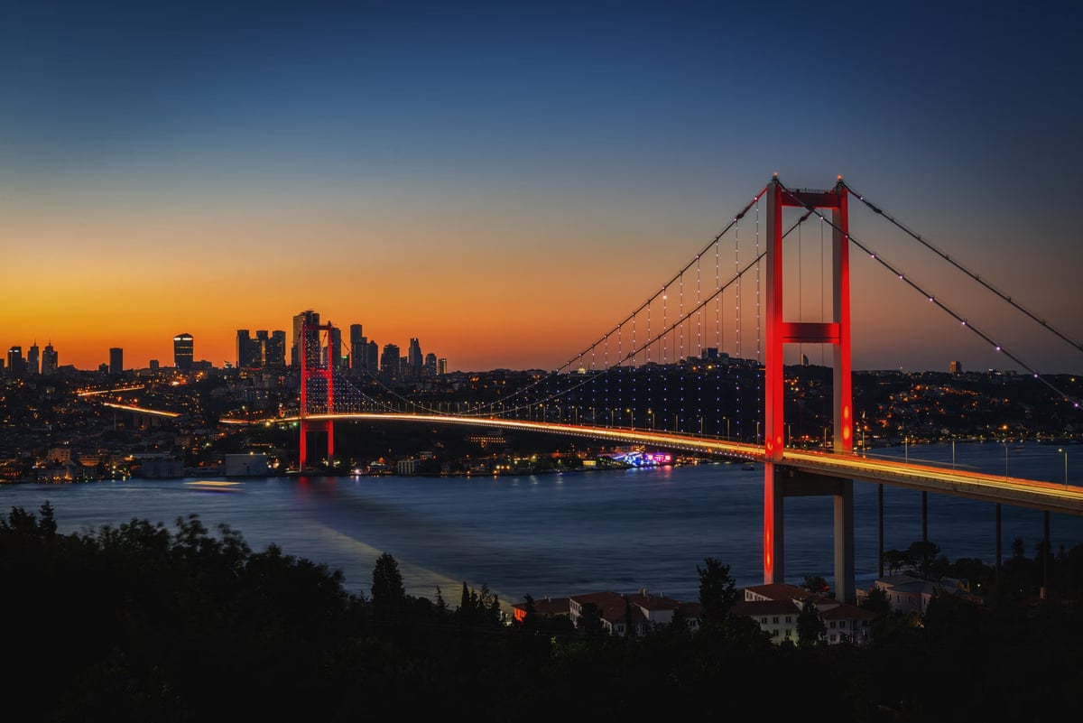 Van'da çıkan yangın, çevre evlere sıçramadan kontrol altına alındı
