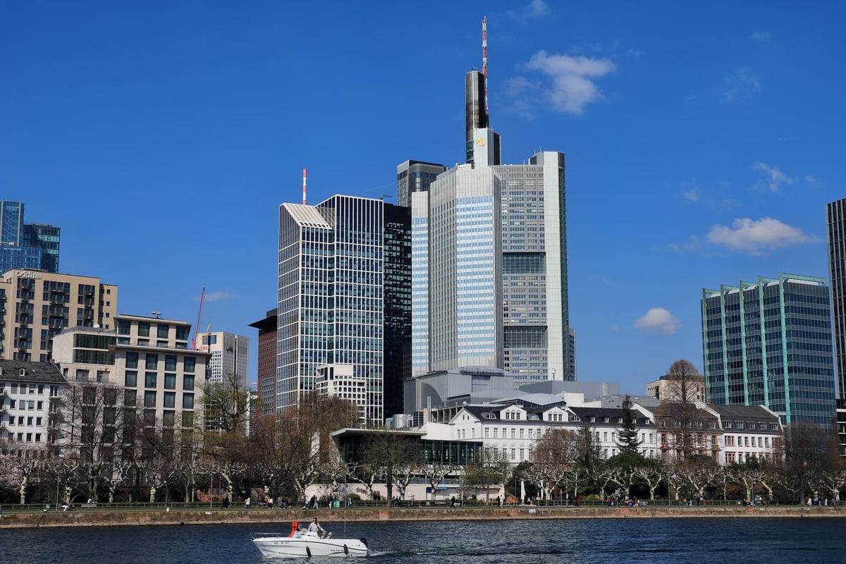 Almanya'da UniCredit, Commerzbank'ı ele geçiriyor