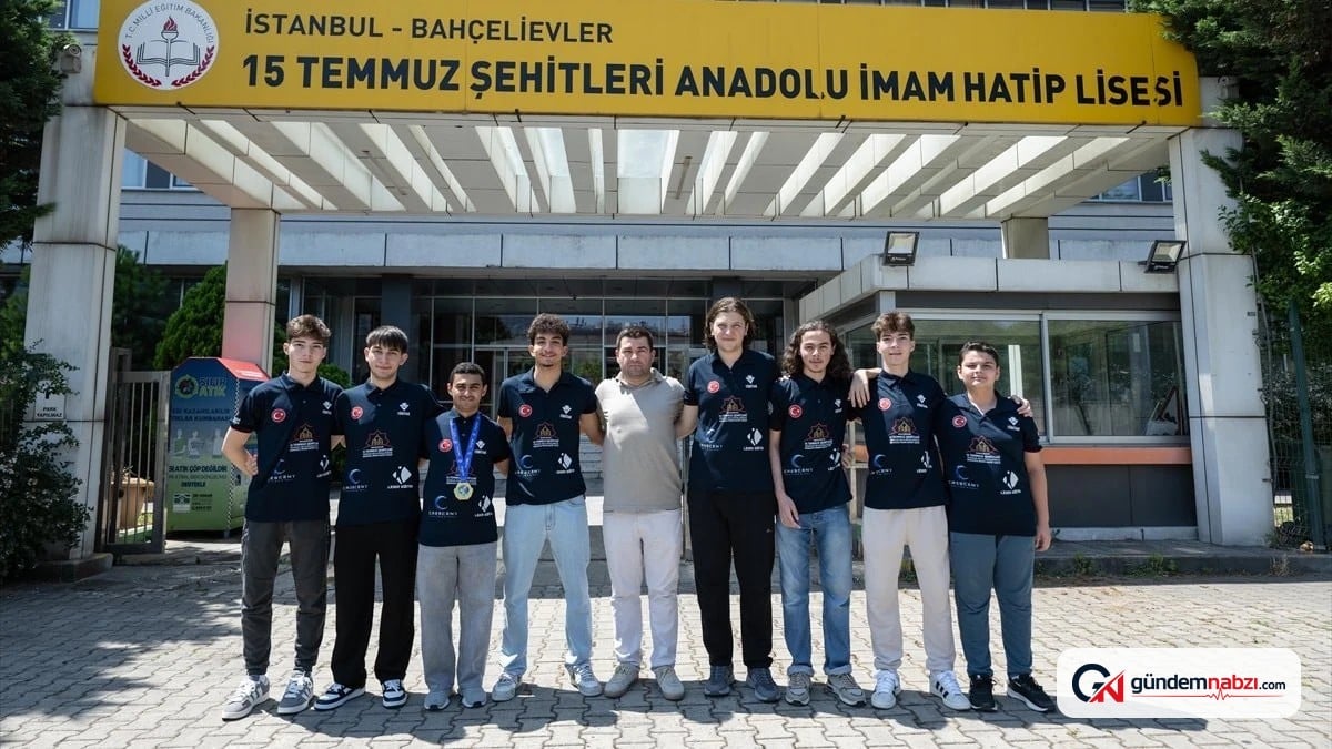 Türk öğrenciler Kanada'dan dört dünya derecesiyle döndü