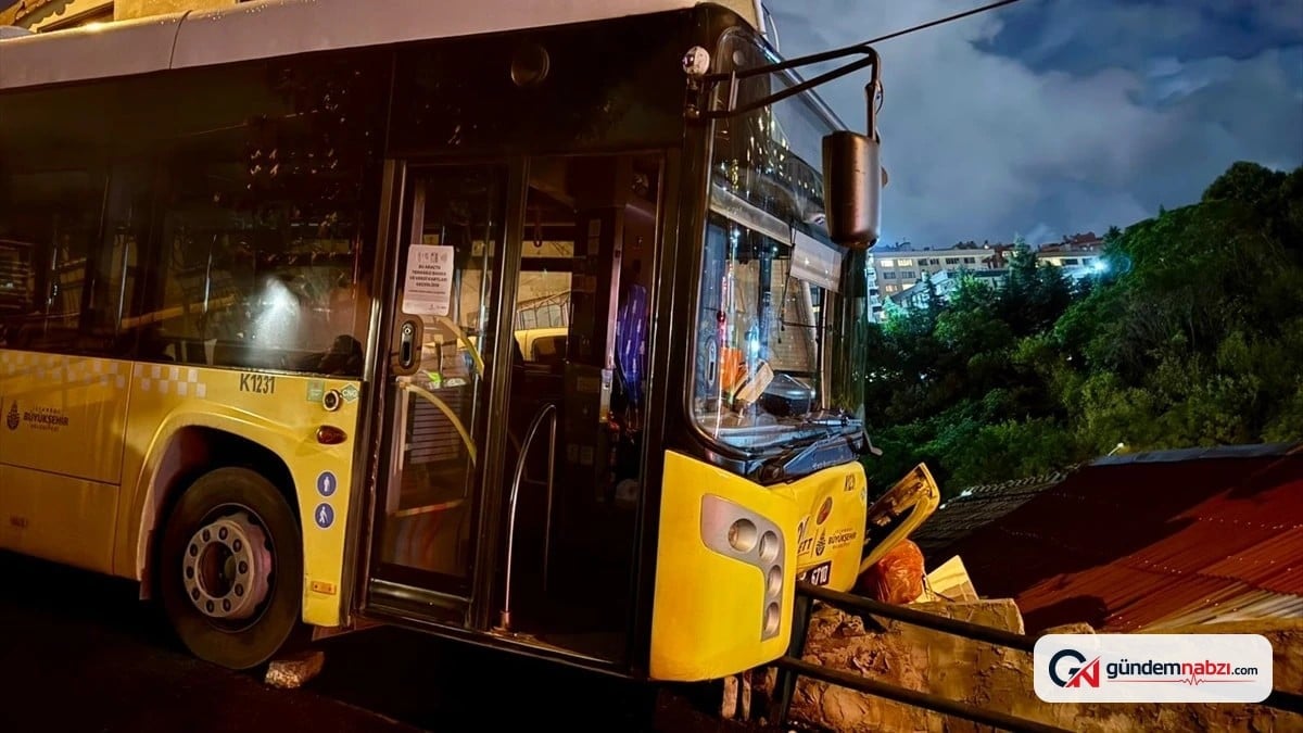 İETT otobüsü İstanbul'da Kontrolden çıkarak evin çatısına düştü