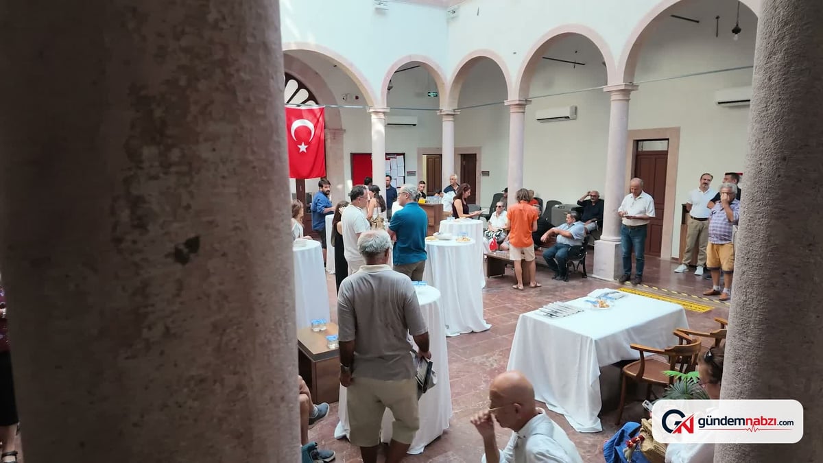 Balıkesir Ayvalık'ta 'Ayvalık Üretim ve Kent Tarihi' kitabı tanıtıldı