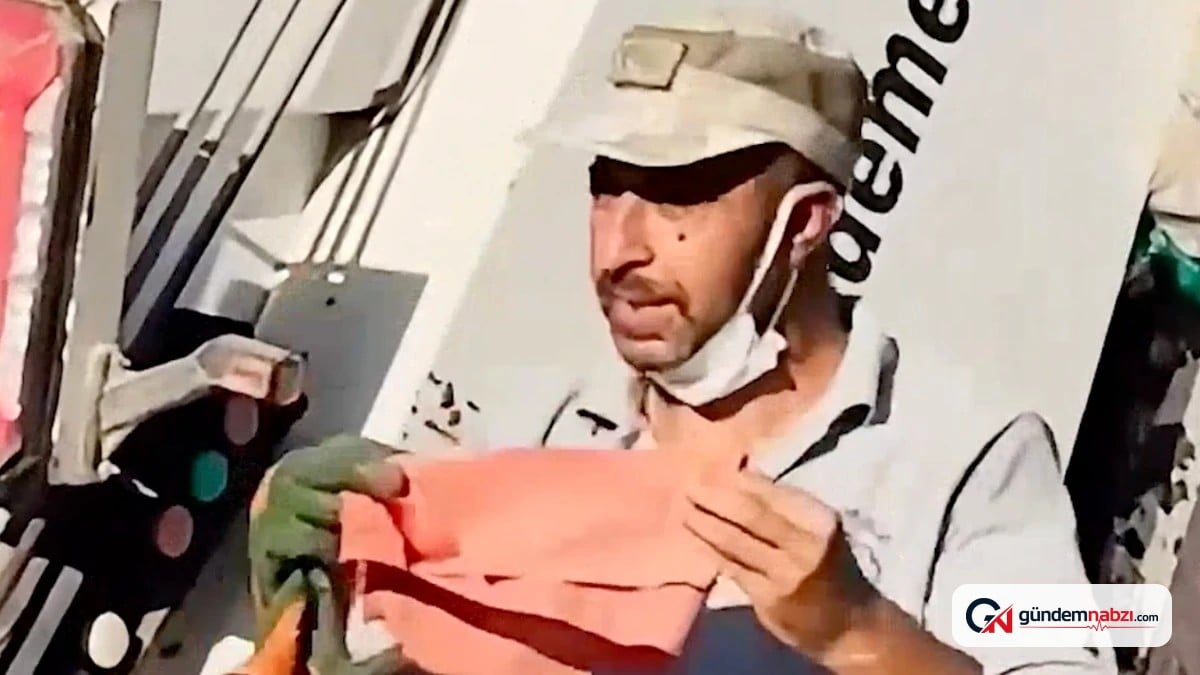 Şanlıurfa'da temizlik personeli çöpten bayrak çıkardı