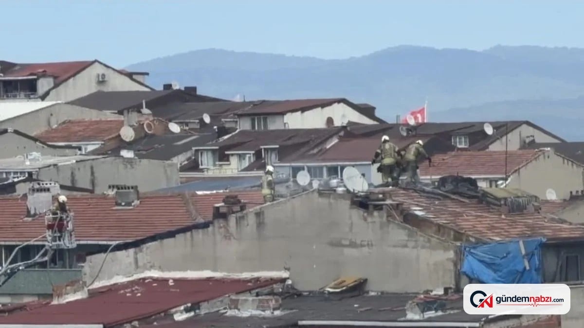 İstanbul Sultangazi'de çatı tadilatında yangın çıktı