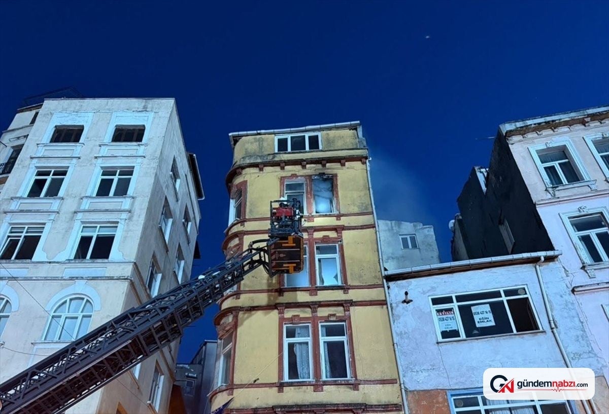 İstanbul Beyoğlu'nda apartmanda yangın çıktı