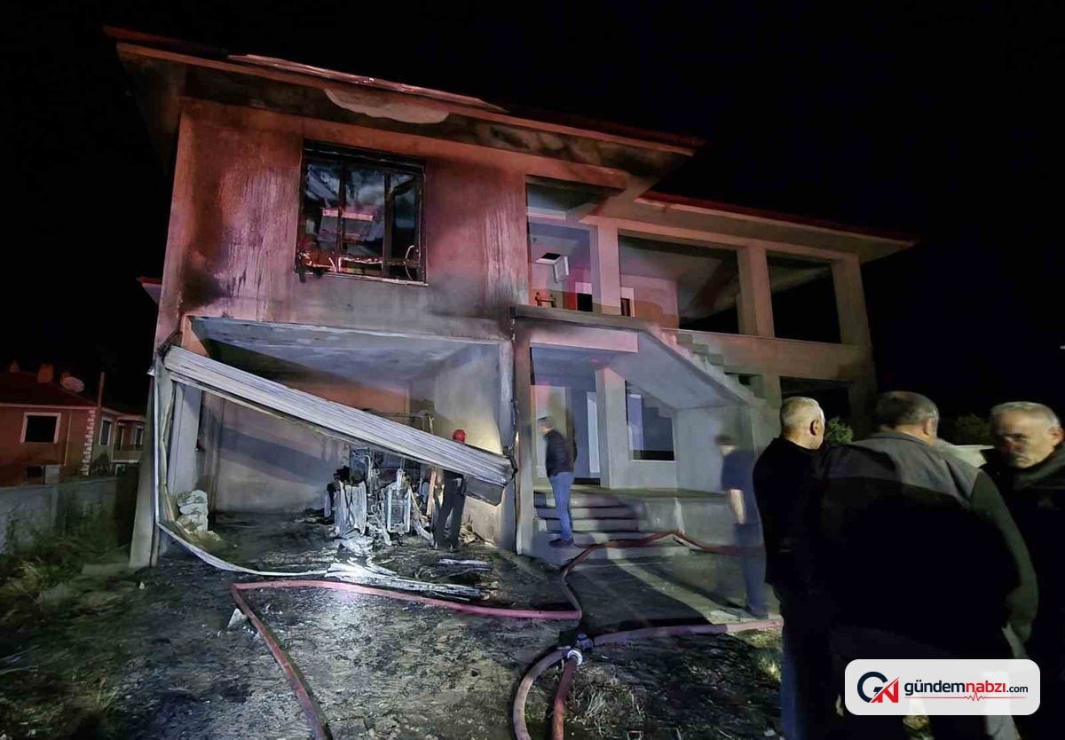Konya Kulu'da inşaat yangını: Traktör kullanılamaz hale geldi