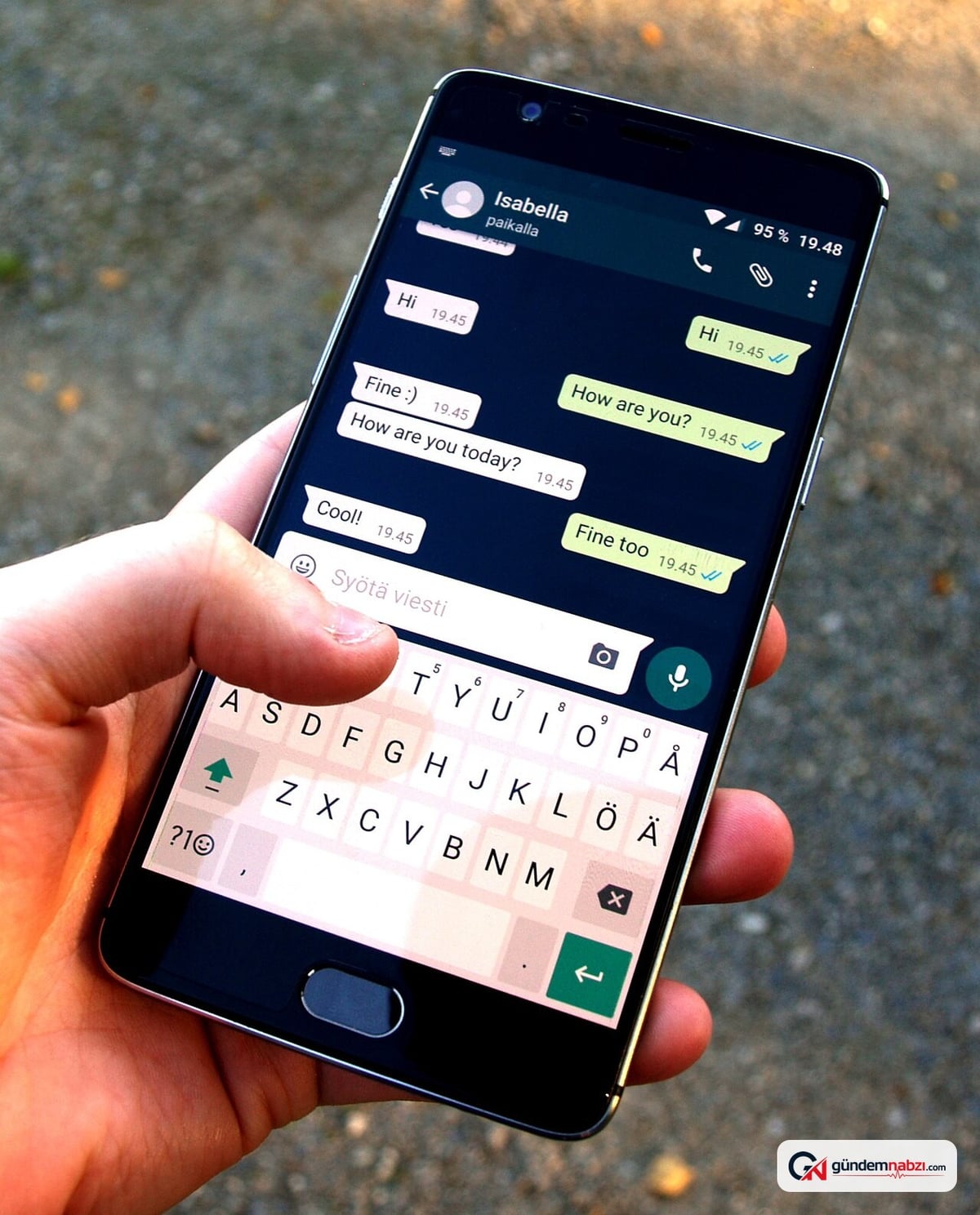 WhatsApp, emoji tepki tepsisini kişiselleştirme özelliği sunacak