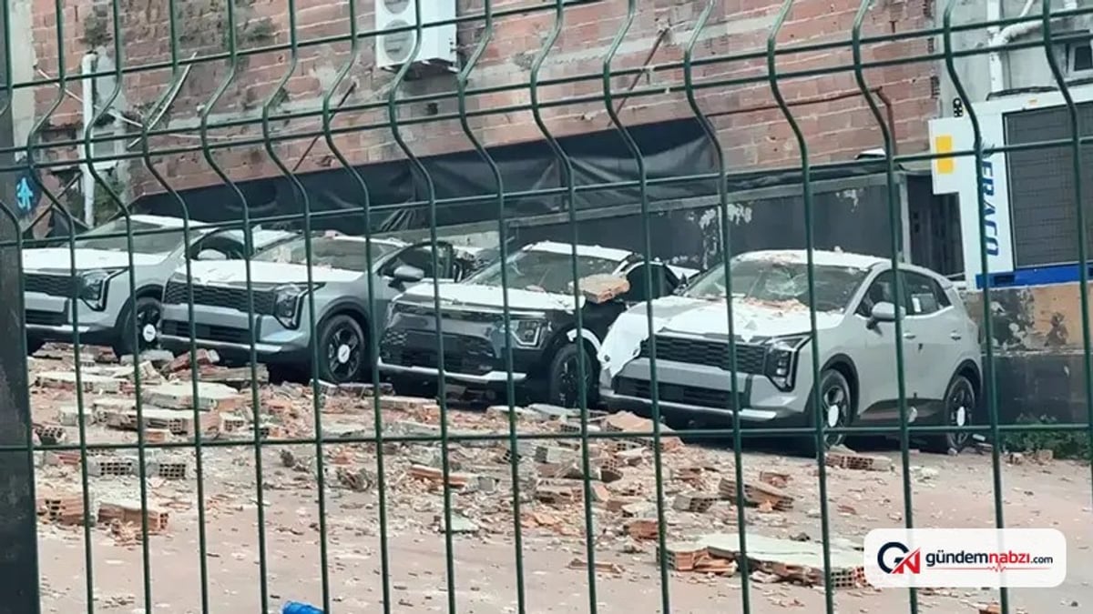 Kağıthane'de otoparka duvar çöktü: 12 sıfır araçta hasar var