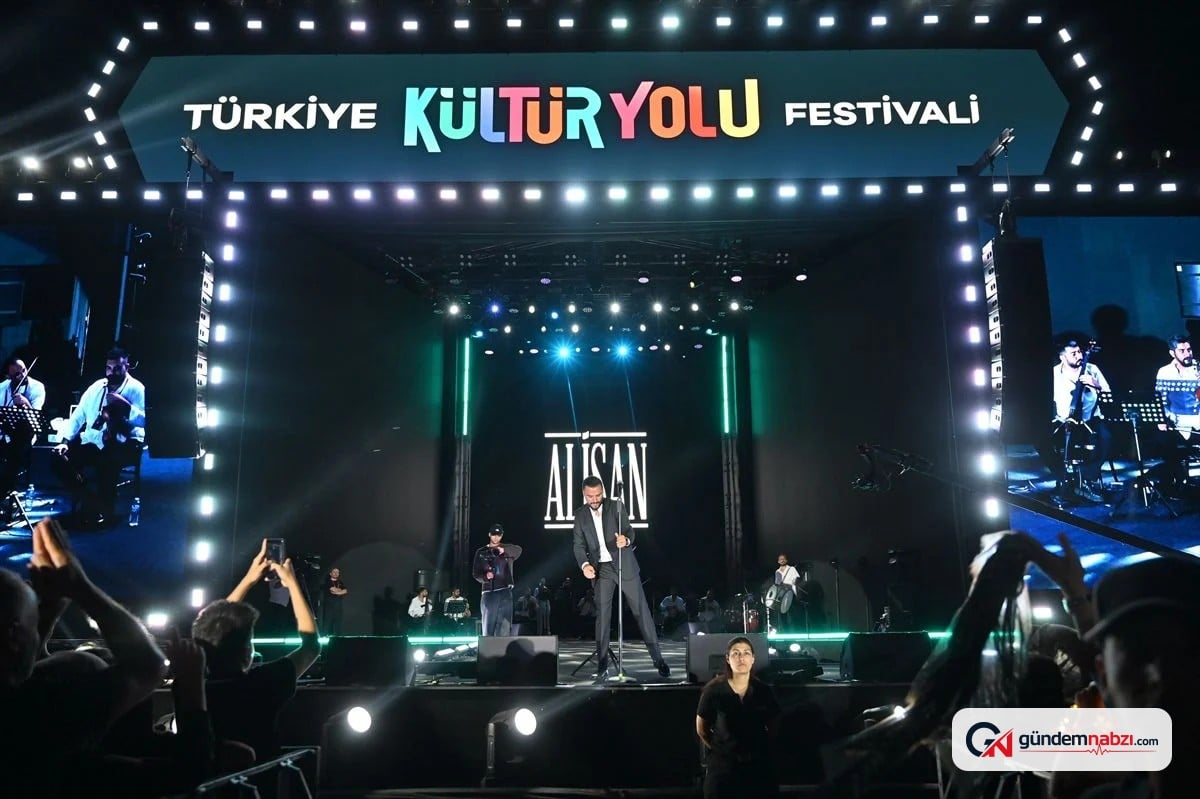 Alişan, Nevşehir Kültür Yolu Festivali'nde sahne aldı
