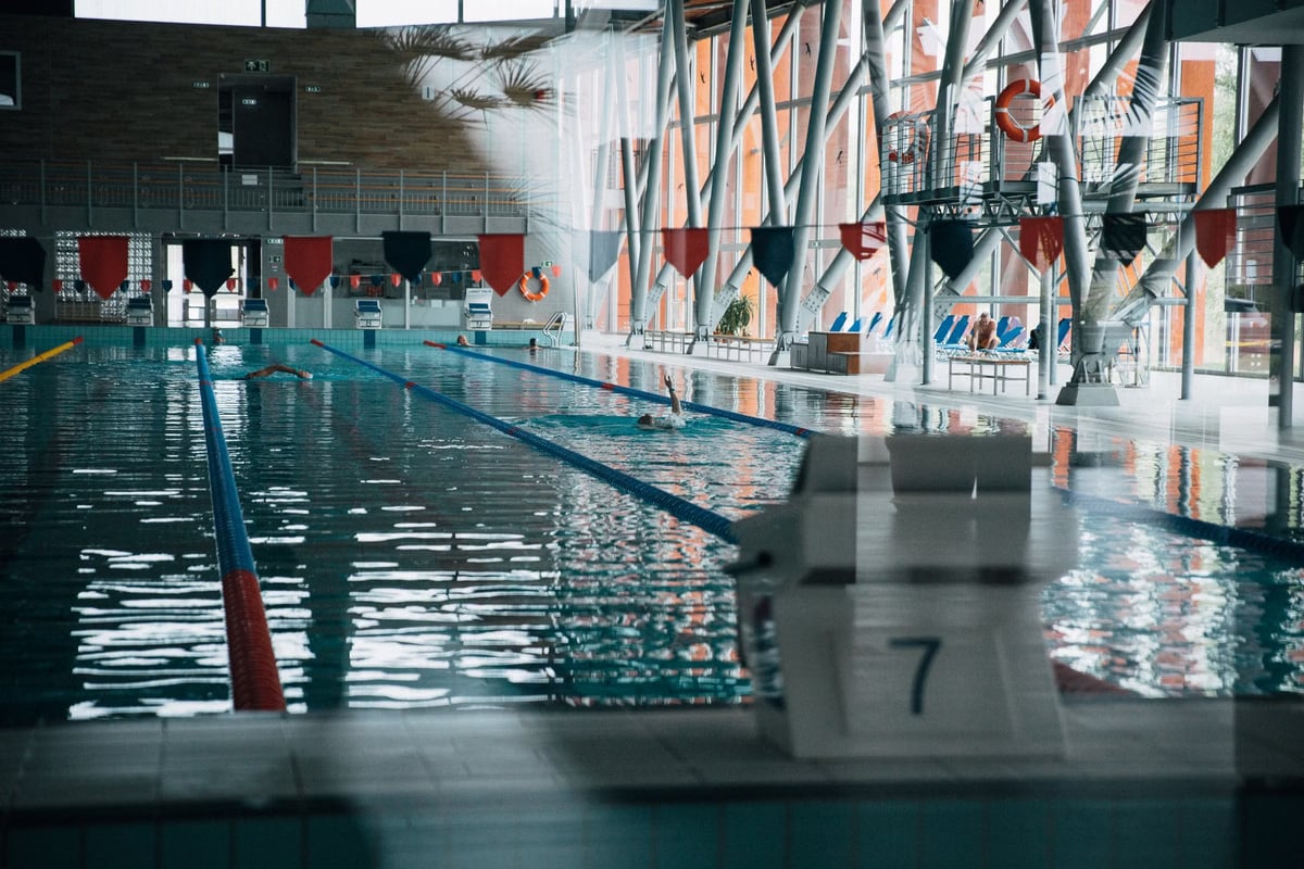 Çorum Osmancık'ta kapalı yüzme havuzu ve spor tesisi açıldı