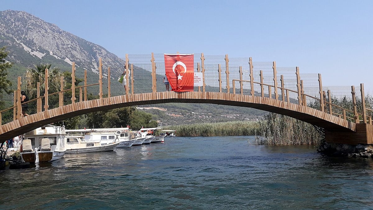 Muğla'daki Kadın Azmağı doğal akvaryum görünümüyle ilgi çekiyor