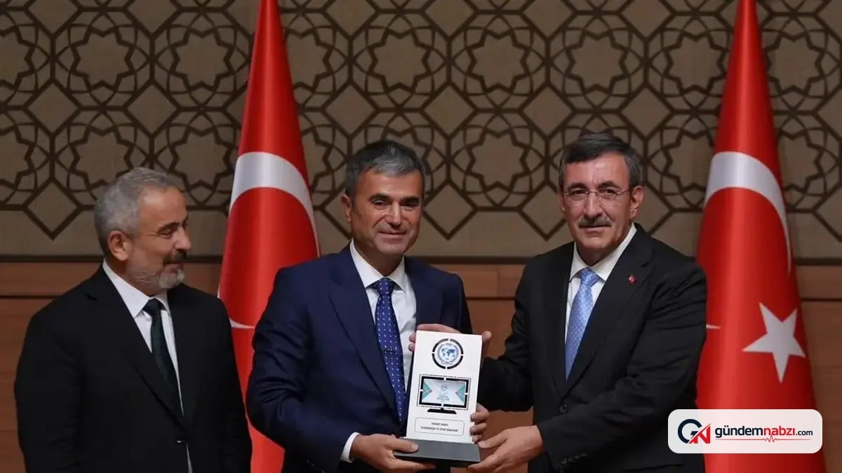 Uzak Şehir, Anadolu Medya Ödülleri'nde Yılın Dizisi seçildi