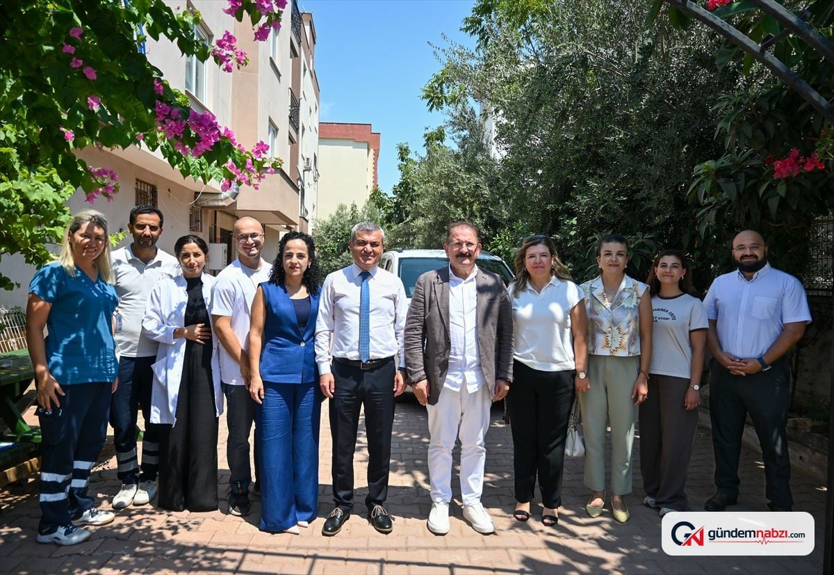 Antalya'da 89 yaşındaki hastaya evde sağlık ziyareti