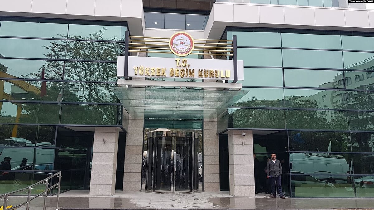 Özgür Özel: AKP ve CHP YSK'da bize karşı iş birliği yaptı